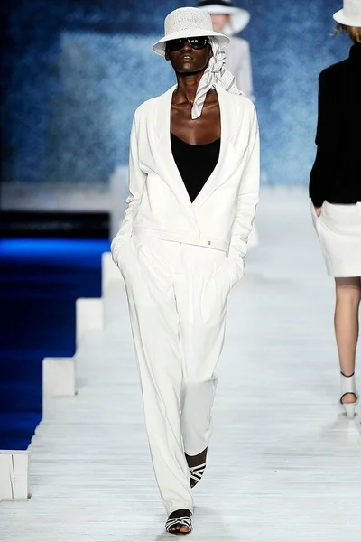 Look 25